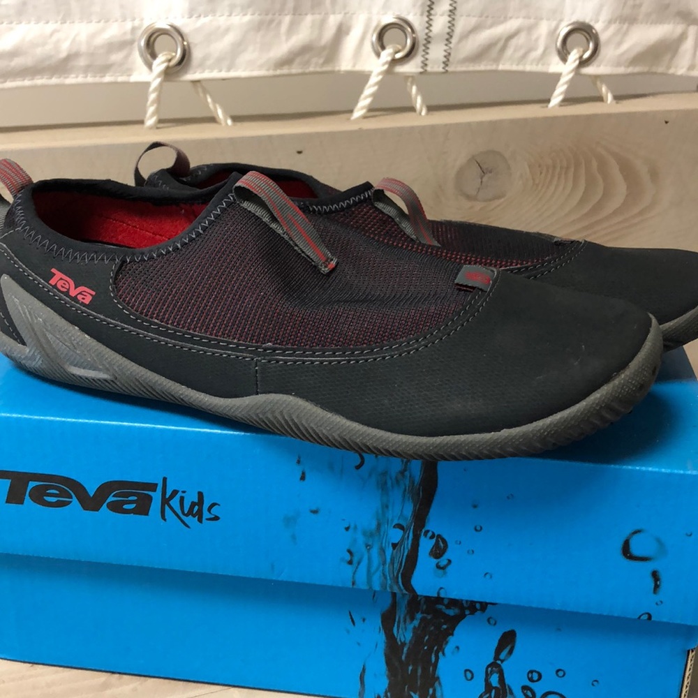 Teva “Nilch K” kids water shoes